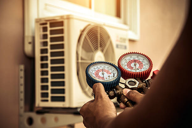 Professional Ac Installation technician working in Secor, IL